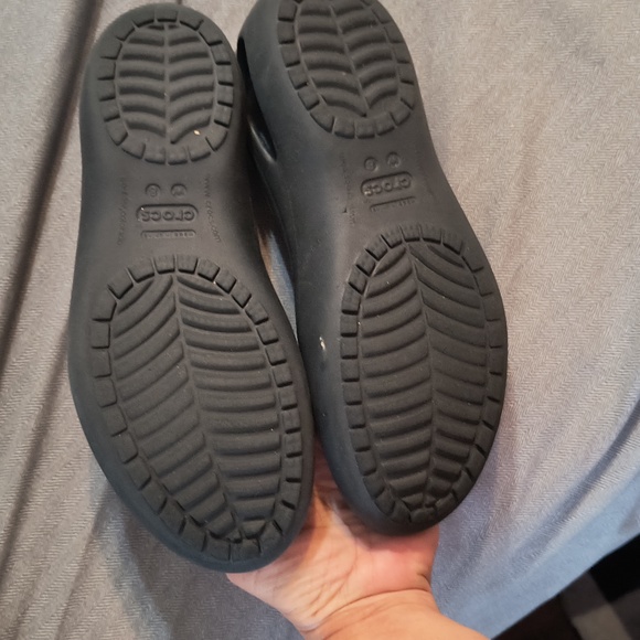 Crocs black shoes - Picture 2 of 3